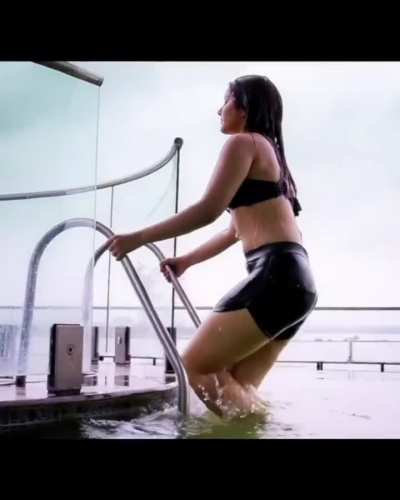 Raashi Khanna Bikini