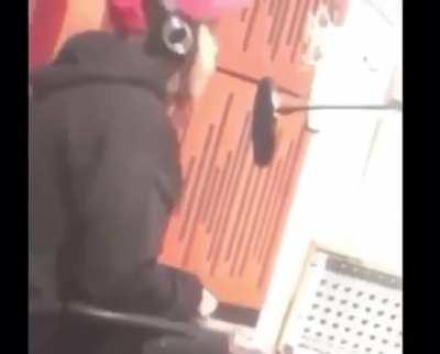 yall ever wonder what's going on in sosmulas head?