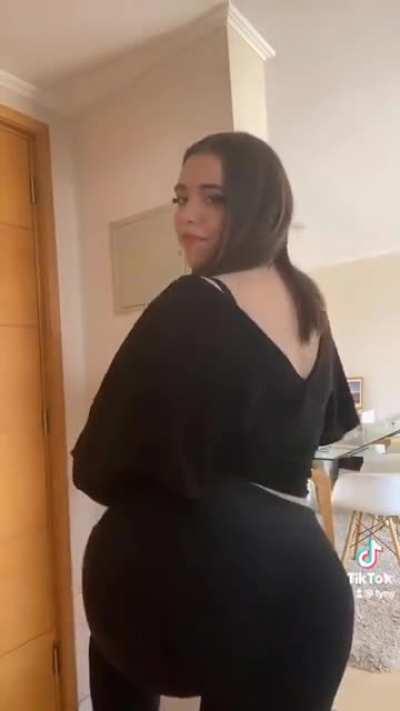 Nimu / Tyny (Argentinian streamer) abs show off