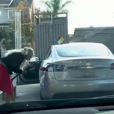 to fill up a tesla with gas