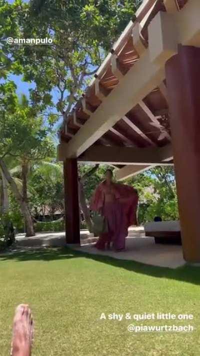 Pia Wurtzbach Aalog-alog 1