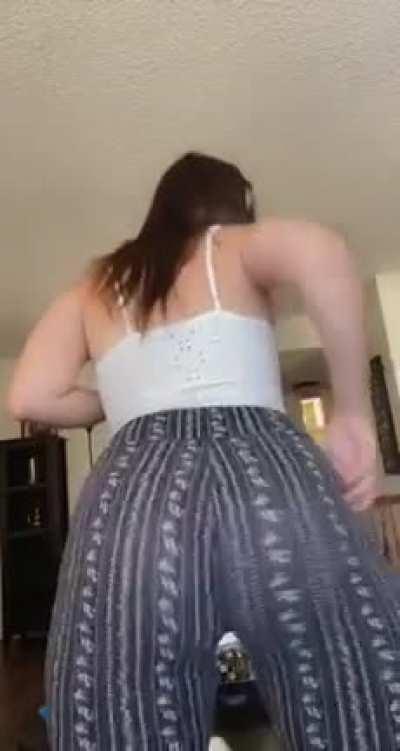 U/PurryWink looking amazing in those flares 😍