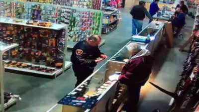 Police officer accidentally shot his own hand, and later filed a lawsuit against the store, claiming that the clerk failed to conduct the appropriate safety check (January 2015)