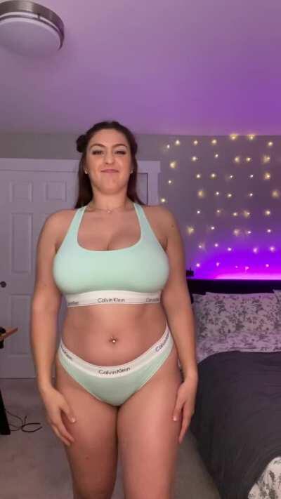 She is back , big boobies hasty🔥💦so hawttyy