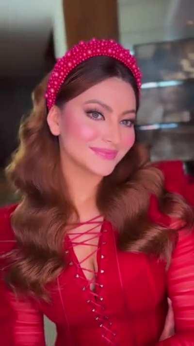 Urvashi rautela on rp birthday.