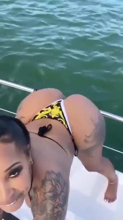 🍑🛥