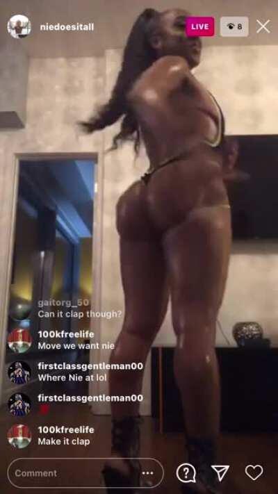 Effortless booty clap by a lowkey 🐐