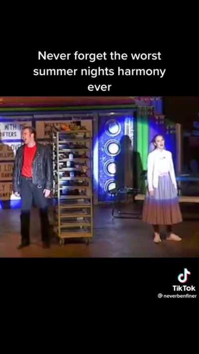 Summer dreams in (dis)harmony