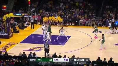 [Highlight] First look at the Dame-Giannis pick and roll (with replay)