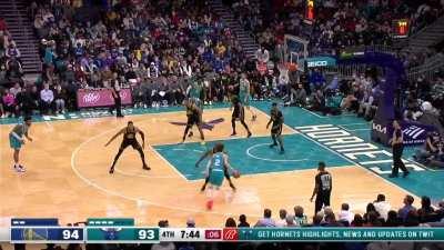 [Highlight] LaMelo with the iso move on Iguodala