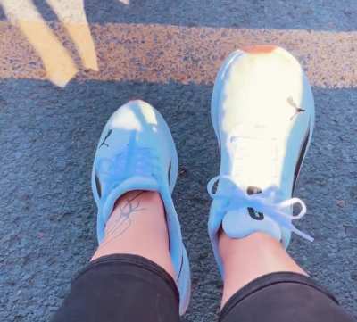 Go to work... without socks in my sneakers