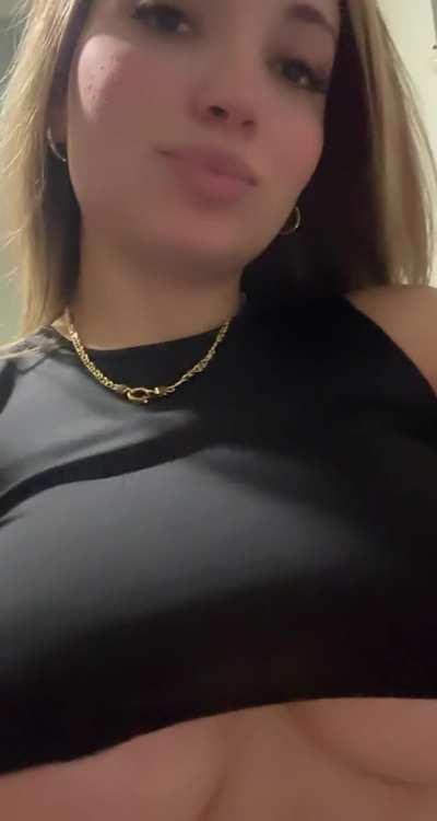 Virgin F19. I need someone to show me what sex feels like