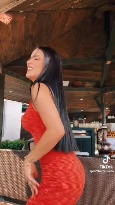 Venirte en esas nalgas aguadas mientras las mueve as&iacute;💦🥵