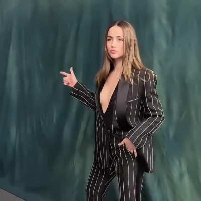 Ana De Armas Vibin!