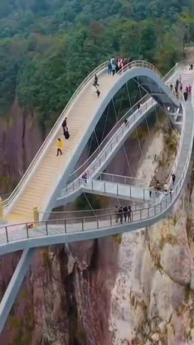Ruyi Bridge in Shenxianju, a national science attraction in Taizhou, Zhejiang Province, eastern China