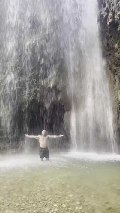 Come kiss me under the fall....