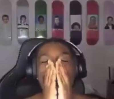 Bruce 🧠 When we call him No Chin havin ass Fat Nose Bitch DEO4L 💛