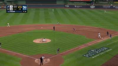 [Highlight] Hader gets his first postseason save to give the Brewers a 1-0 series lead over Atlanta!