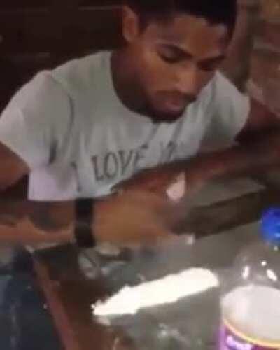 muca no começo das lives:👃⚡💳