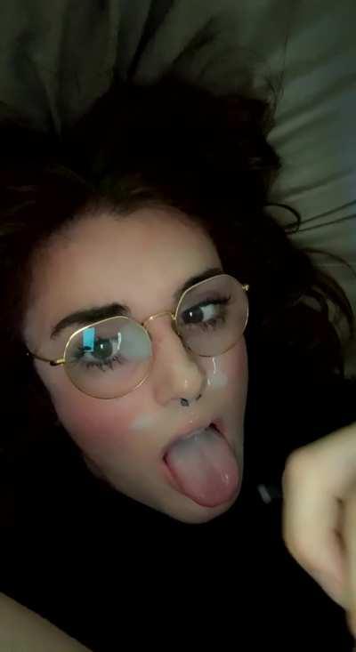 I love cumming on my own face👅