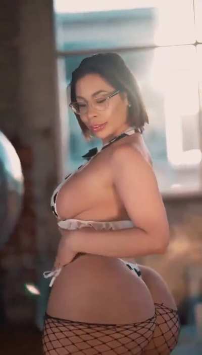 Love this clout chasin slut