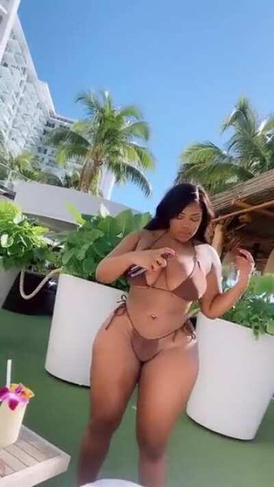 Brianna Amor (@briannaamor)