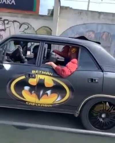 Geral andando de batmovel