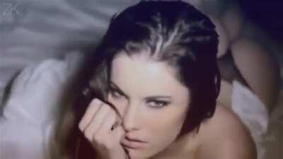 Erin Olash modeling vid