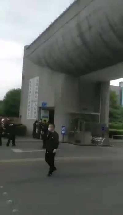 狗XX你工人爷爷......工人爷爷带着全家给你跪下磕头了。