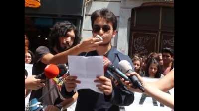 Porçay Protesto Yapıyor