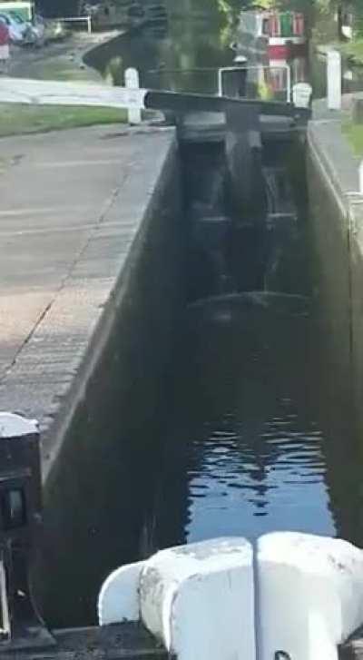 HMB whilst I jump this canal