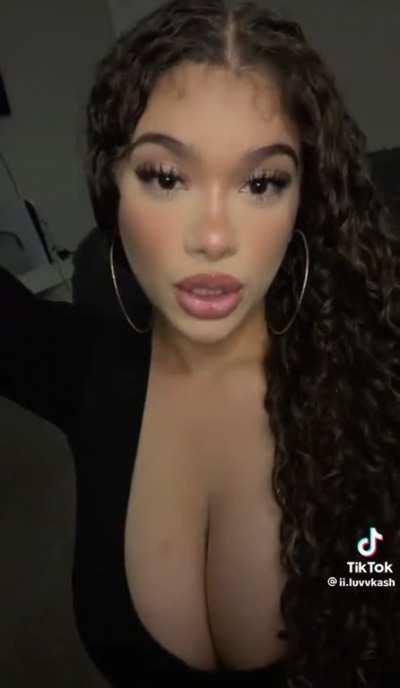 lightskin baddie she gotta couple leaks floating around