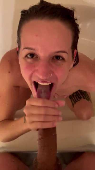 I’m a dirty girl in the shower 😈