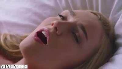 mAn RejecTS woMAn'S geNerous gIft, LEavIng hER to Finish HeRSELf OfF