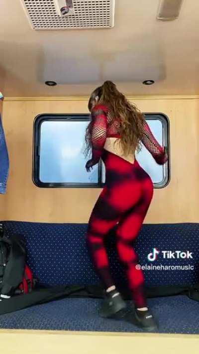 Los de televisa deben de gozar mucho ese culo