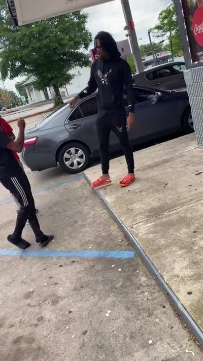 Hunxho (22/TB) beats the brakes off the hood 🐀 