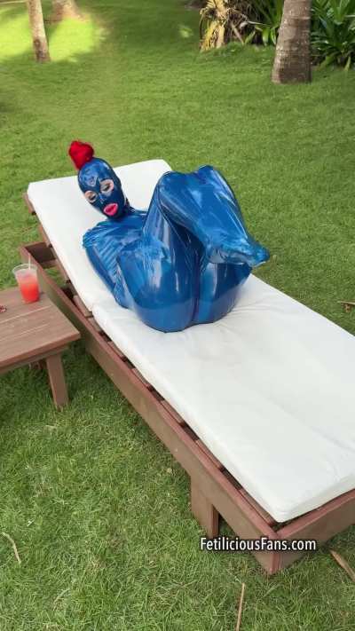 Trapped but comfortable 😅💙🍹