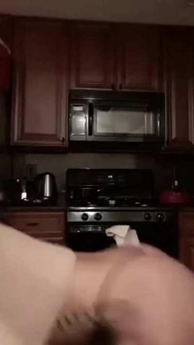 Kétlyd Twerking in sweater and panties