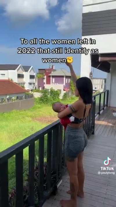 Her partner literally made the same 'joke' about men a few weeks. There not even trying to original at this point.