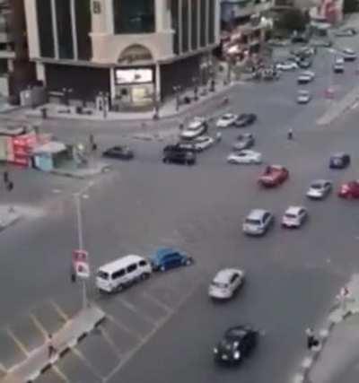 How is intersection in Egypt look like when traffic light are not working :)