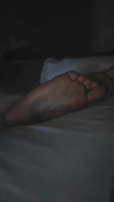 A friend w/ feet benefits