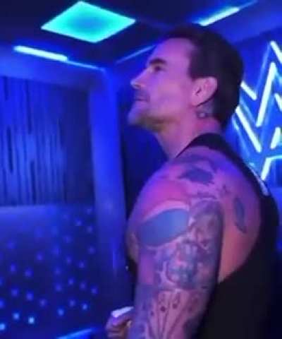 (SmackDown Spoilers) Backstage footage of reveal of 5th member of OG Bloodline 