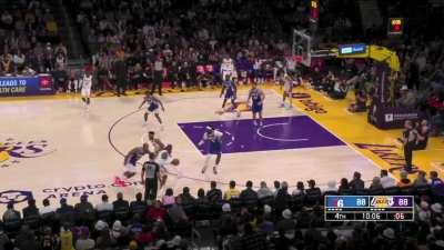 [Highlight] Lebron James splits the defense and finishes with a 360 no-scope layup...