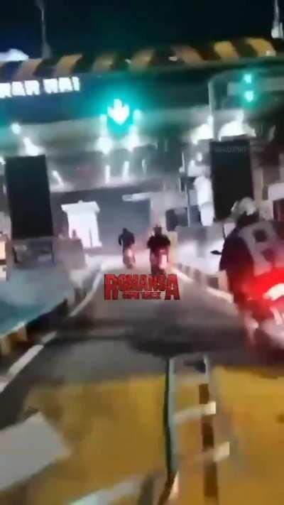 least insane westoid tourist behaviour in Indonesia 