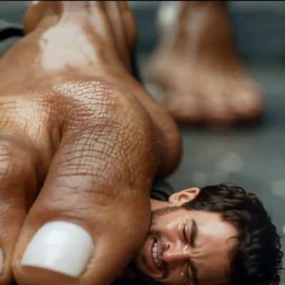 Giantess foot squash