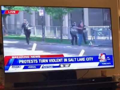 EUA tem uns policiais completamente psicopatas, que merda é essa?