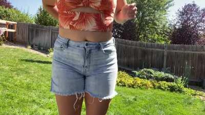 Having a bouncy afternoon. Can you cum over to play? 😄