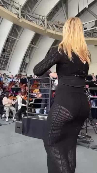 Natasha Bedingfeild Rehearsing for Coachella Performance (19-04-2025)