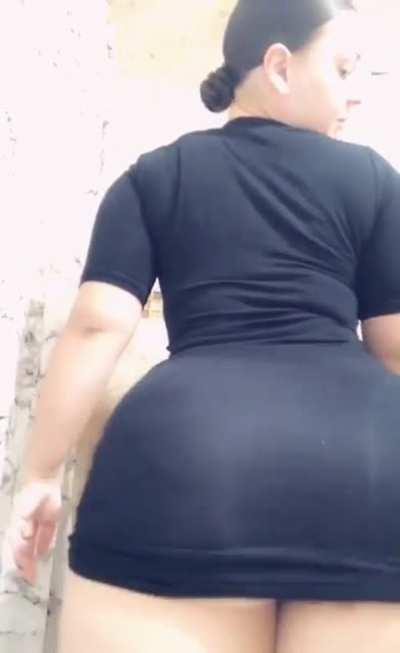 A lot Ass Under that Skirt