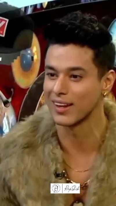 Pratik Sehajpal when Urfi claimed he stalks her on insta.